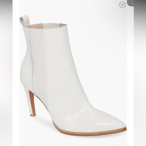 42 Gold Kensington Chelsea Boot Size 7.5 W